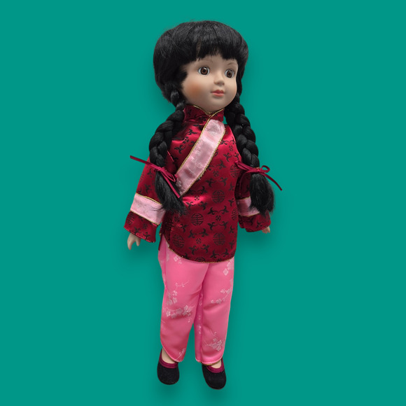 Vintage 1992 “Ushi” Doll – Ellis Island – American Dreams – Plays Kao Shan Ching - Picture 2 of 14